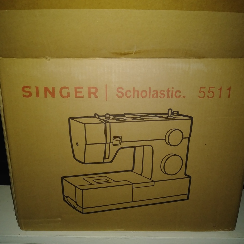 Singer Sewing Machine - Picture 5 of 5